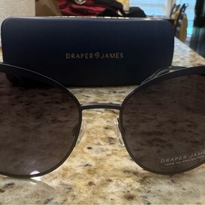 Draper James Elegant Black Sunglasses